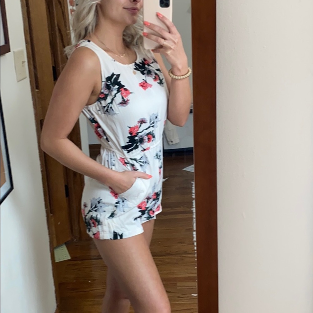Floral romper! - Picture 3 of 4